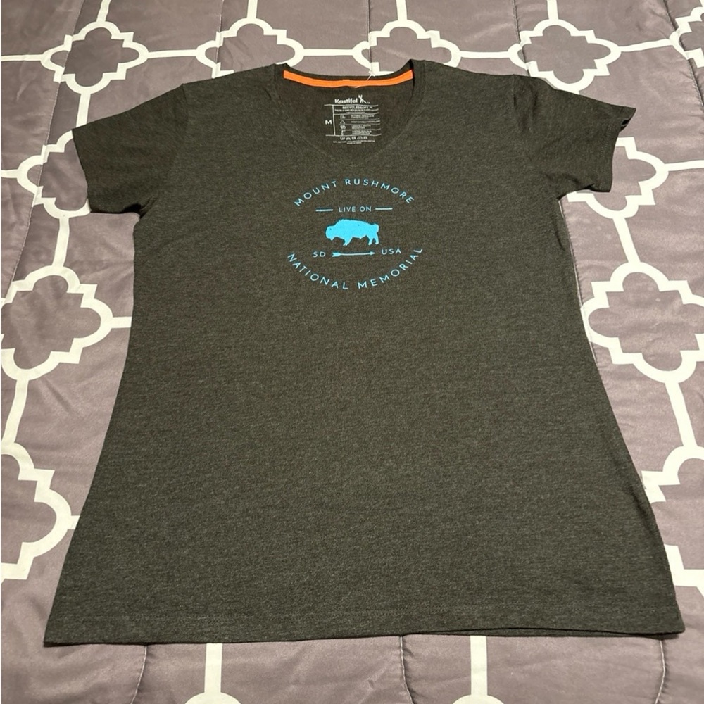 New Kastlfel Mount Rushmore women’s tee